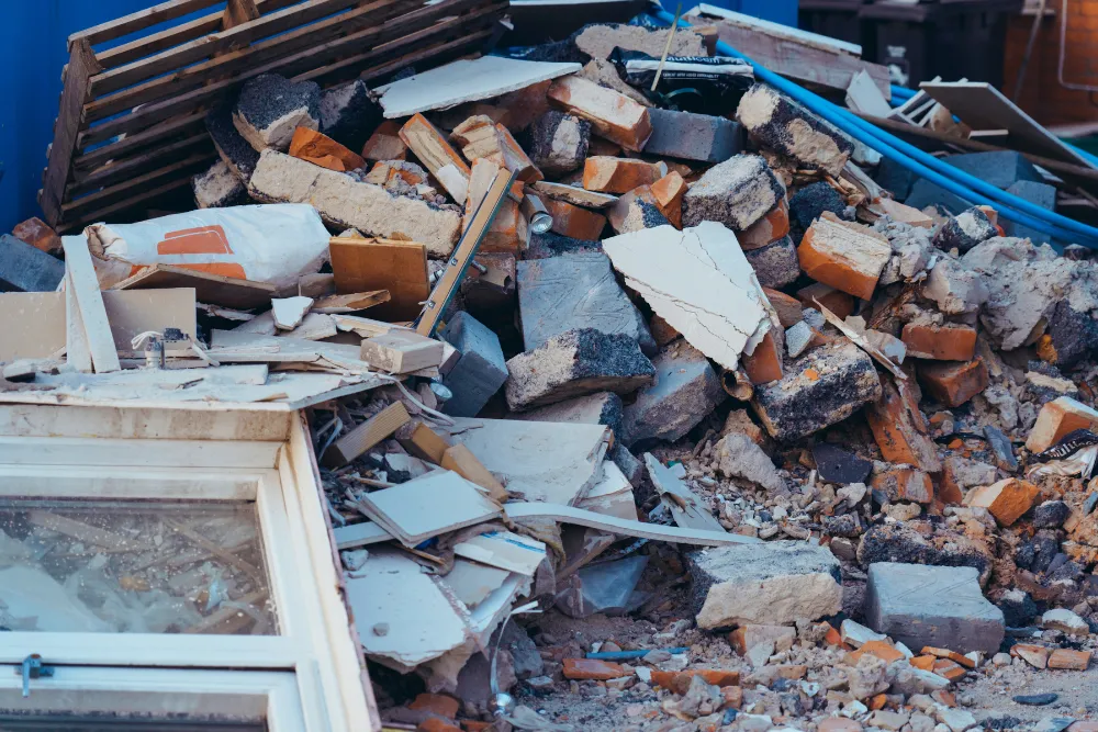 Hollywood junk removal cost infographic showing pricing factors and onsite price in Hollywood FL